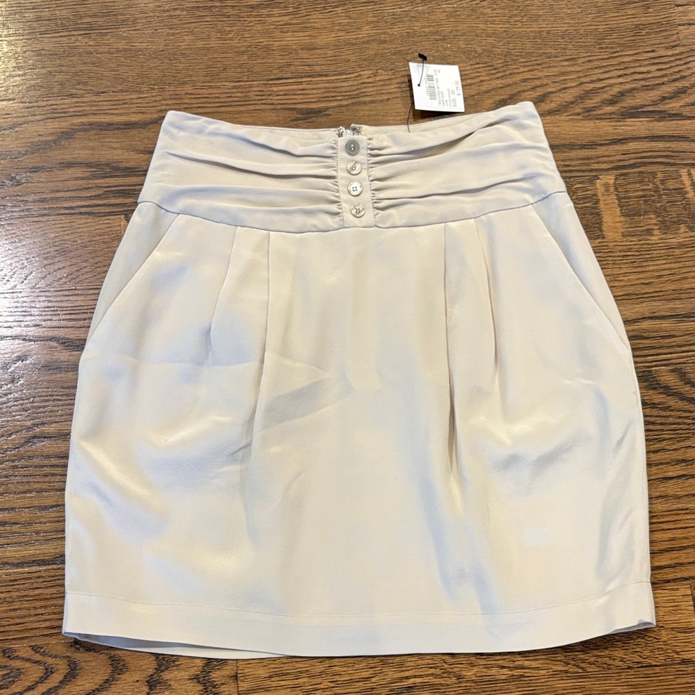 Club Monaco NWT Mary Cream 100% silk Button Detail Skirt, 00